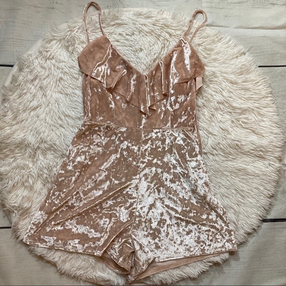 Urban Outfitters Blush Nude Crushed Velvet Romper - Picture 8 of 10